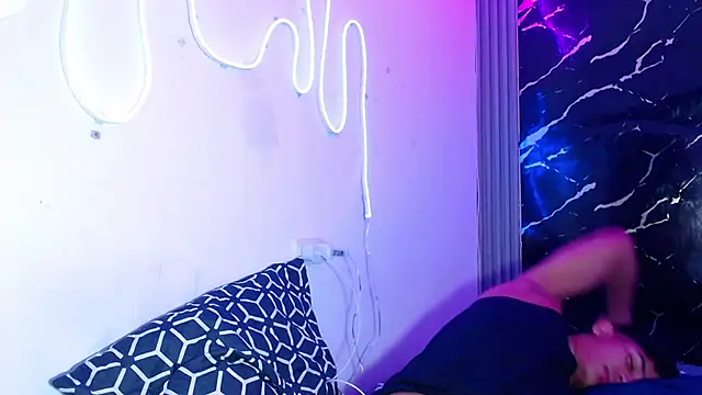 jamescurly00 Show in webcam