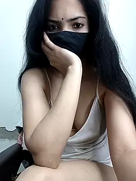 PUNAM456 Adlı Modelin Canlı XXX Sohbeti