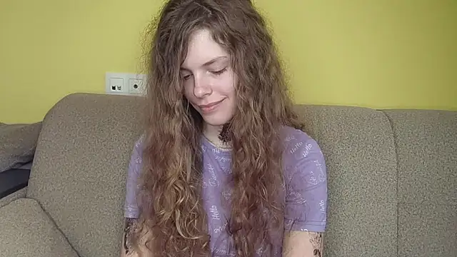 Онлайн чат XXX RayaNenlia