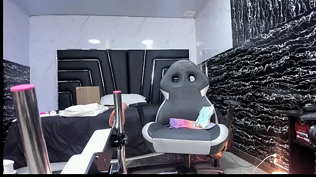 Ladyy_Scarlett Adlı Modelin Canlı XXX Sohbeti