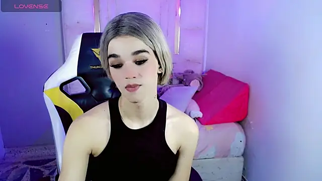 Sophiaa_doll_: διαδικτυακό σόου στην κάμερα
