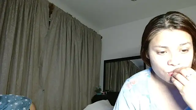 3littles Adlı Modelin Canlı XXX Sohbeti