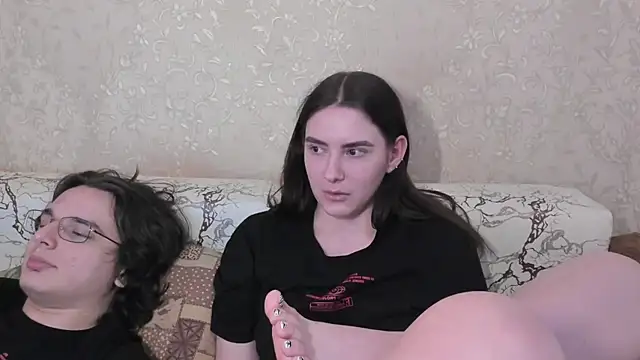 love_lina_muuur Adlı Modelin Canlı XXX Sohbeti