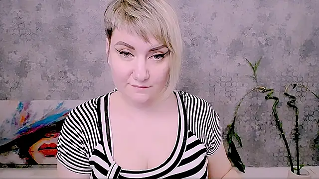 Djullia Adlı Modelin Canlı XXX Sohbeti