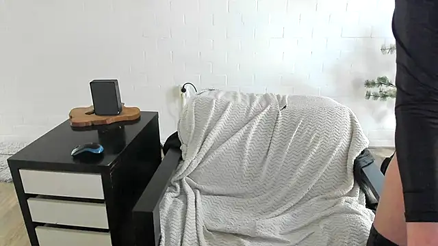 Вебкам-шоу MendiPetite