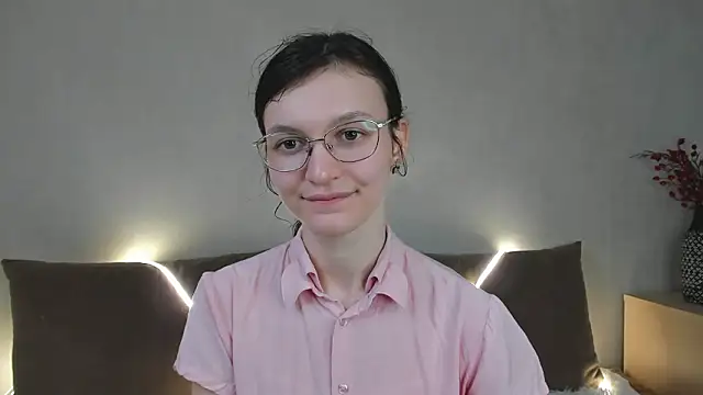 ThoraMarola's Live XXX Chat