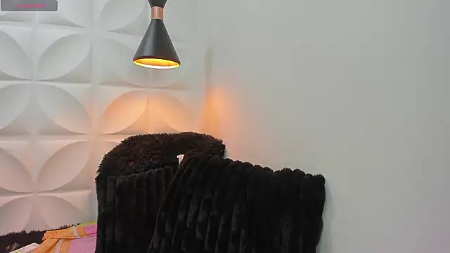 zaira_skinny Adlı Modelin Canlı XXX Sohbeti