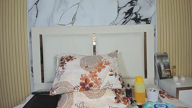 Juna_Hyl webcam show