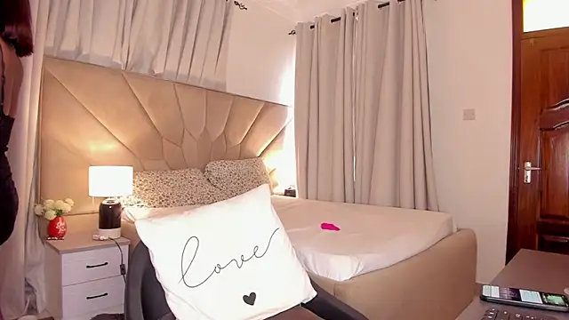 Chat XXX en directo de Freaky_jasmin