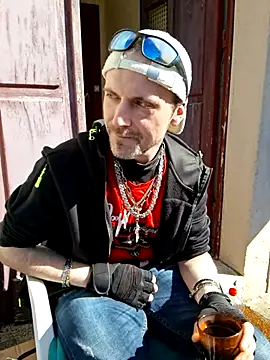 SwatRocShy Chat XXX in diretta