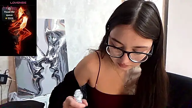 ZyntraLoom's Webcam Show