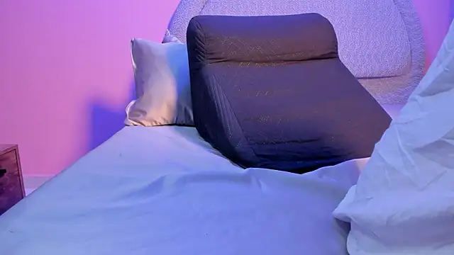 sabrina_joness Show in webcam