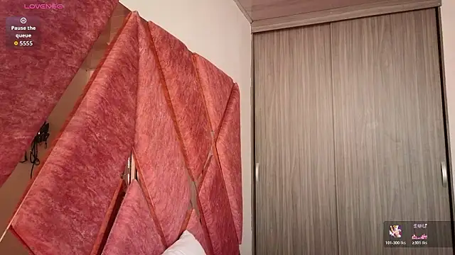 Emma_Revees' Live XXX Chat