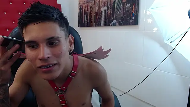 paul_x18 webkamerás műsora