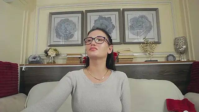 XXX chat uživo modela HellenDesire