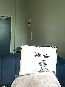 Curveysinaa's Live XXX Chat