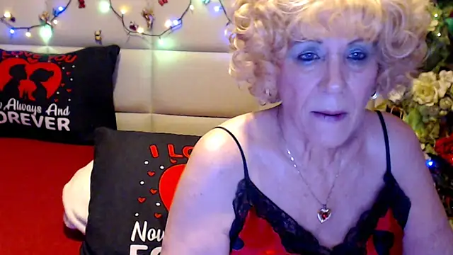 HappyWomanOn's Live XXX Chat