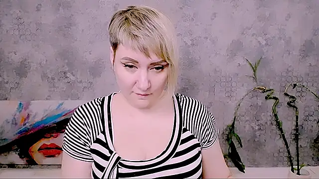 Djullia Adlı Modelin Canlı XXX Sohbeti