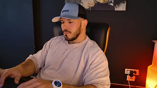 دردشة AngeloEric الجنسية المباشرة