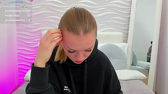 VirginOlly Chat XXX in diretta