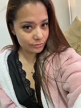 Pretty__Milf's Webcam Show