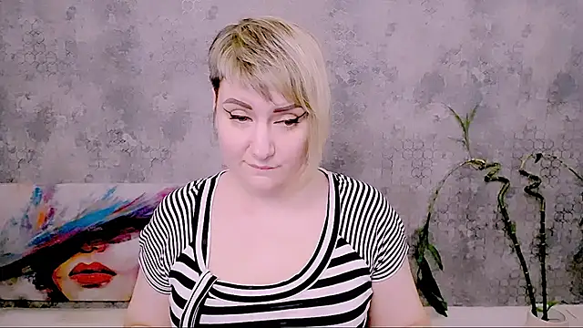 DjulliaのライブXXXチャット