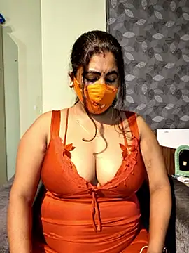 Poly_bhabi élő XXX-chatje