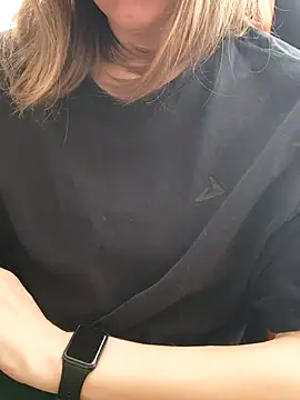 Aashikalaa Adlı Modelin Canlı XXX Sohbeti