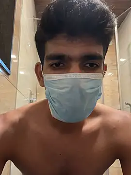 BadBoyTom78 Adlı Modelin Canlı XXX Sohbeti