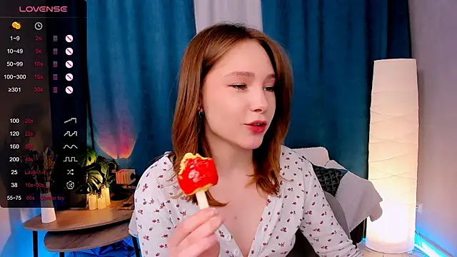 LanaBlu_ Chat XXX live