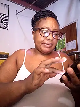 YELLOW_BONE Webcam Show