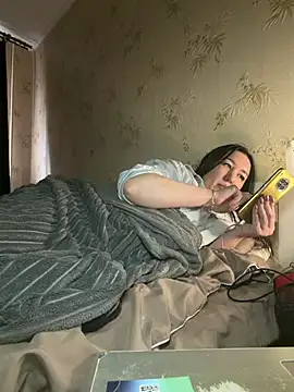 Naughtbaby_2025 élő XXX-chatje