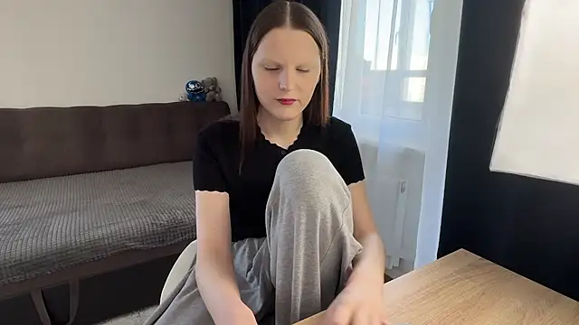 Show modela vertul1ana na web-kameri