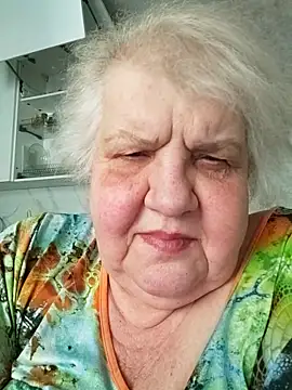 HapinessLovee: διαδικτυακό σόου στην κάμερα