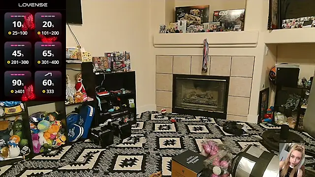 Blondiewithanass Chat XXX in diretta