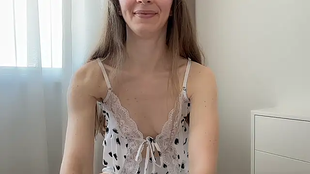 ShySchoolGirl's Live XXX Chat