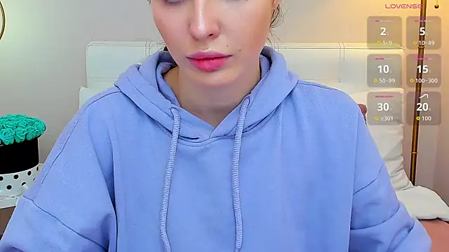 MonaRicci Chat XXX in diretta