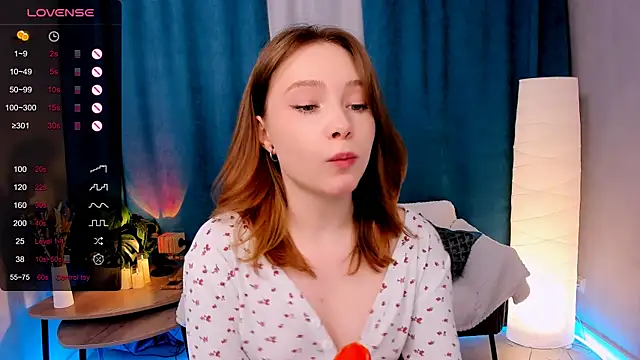 Chatroom XXX en direct de LanaBlu_