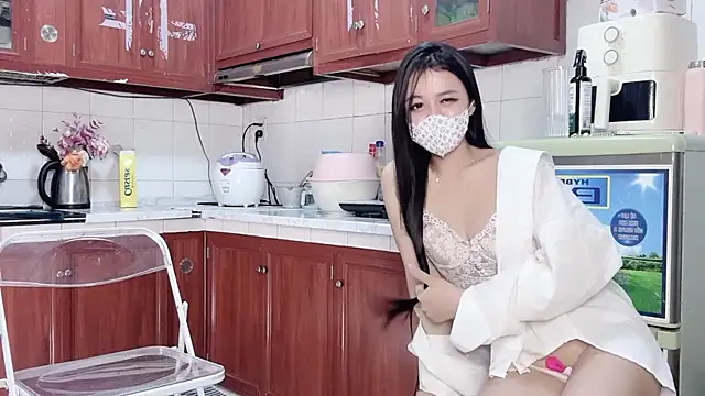 LyLy_Office – Kamerová šou