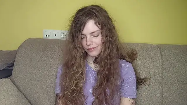 RayaNenlia 即時 XXX 聊天