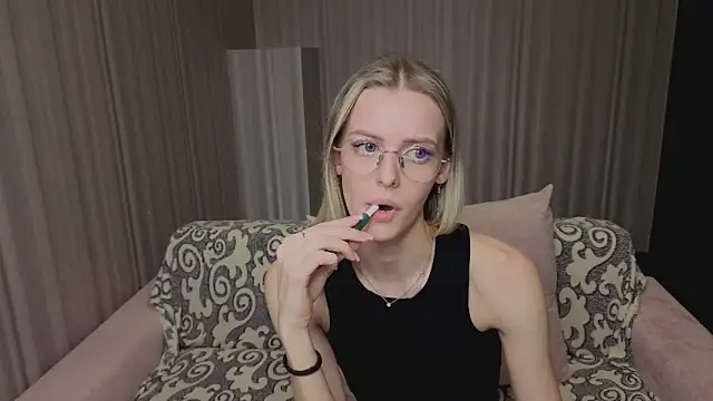 kittie_like18 Webcam-Show