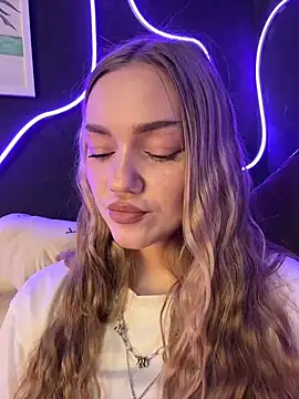 MilaMoone élő XXX-chatje