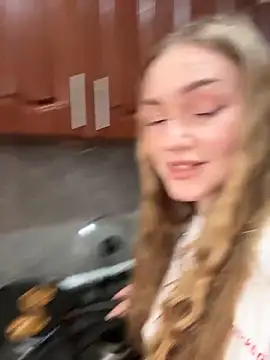 MilaMoone Live XXX Chat