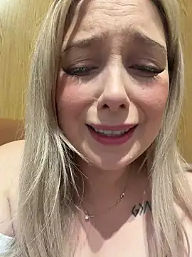 CherryAuroraa Show in webcam