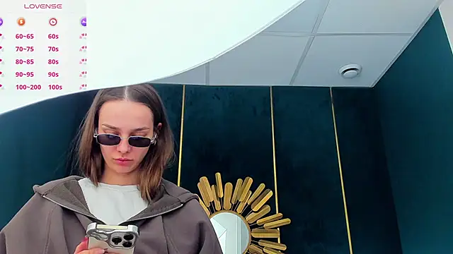 AprilWong Chat XXX live