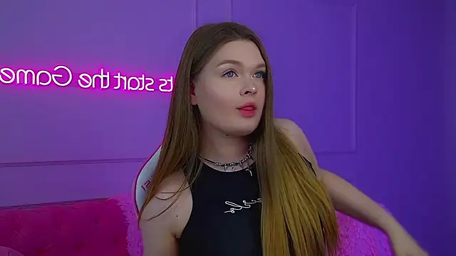 CrystalLyons Show in webcam