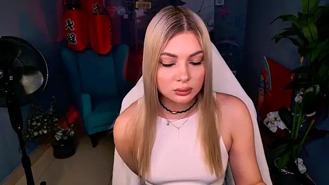 HyileyClark Chat XXX live