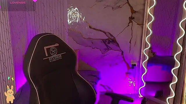 PEACHY_TAY: онлайн-секс-чат