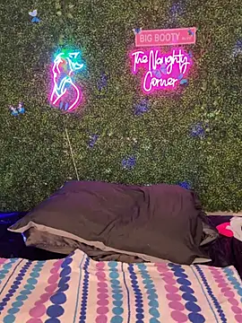 RenaThickAss: онлайн-секс-чат