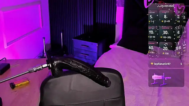 Emberrvelvet's Live XXX Chat